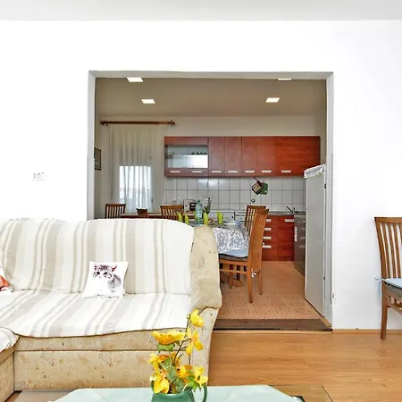 2141 Apartment *